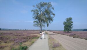 Even bij jezelf komen, bijkomen van een vol hoofd en het gepieker. Vitaal en zelf aan het stuur. Leven in het Hier en NU beter voor je zelfvertrouwen en tegen onrust, verwarring en angsten. we willen rust en gelukkig zijn.